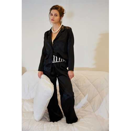 KADIN SIYAH OVERSIZE SATEN PIJAMA TAKIMI – RAHAT KESIM ŞIK EV GIYIM SETI