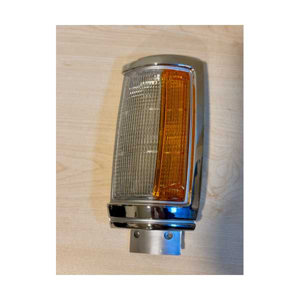SİNYAL LAMBASI SOL DUYLU NİKELAJLI L-200 87-95-MB527091-