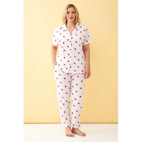 KADIN BEYAZ KIRMIZI KALP DESENLI ÖNDEN DÜĞMELI BÜYÜK BEDEN PIJAMA TAKIMI