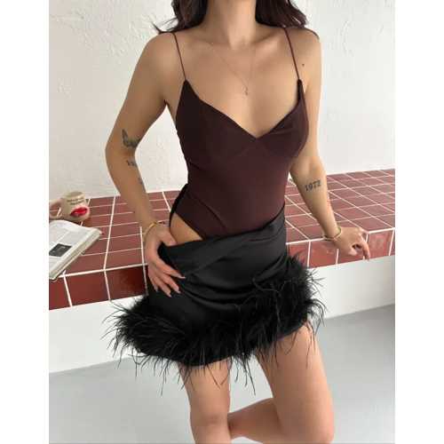 DERIN DEKOLTE ASKILI BODY SIRT DEKOLTELI ŞIK KOLSUZ YAZLIK BODYSUIT - KAHVERENGI
